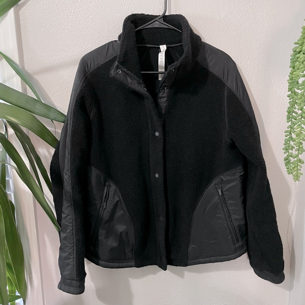 Lululemon Go Cozy wool Sherpa fleece jacket Sz 8 black EUC